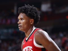 决胜封盖！阿门27+5+4为火箭取四连胜 赛后盛赞申京彰显高球商