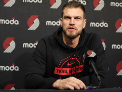 杨瀚森有机会吗？开拓者主帅：对阵湖人依旧会采用多人轮换，双向球员也做好准备