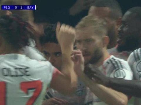 [进球视频]拜仁1-0领先巴黎！奥利塞单刀射门被扑，迪亚斯补射破门