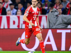 迪亚斯是否因为红牌向全队道歉？斯坦尼西奇：不，实际我们上还感谢了他