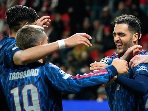 [进球视频]梅开二度！斯拉维亚门将出击失误，梅里诺头球破门