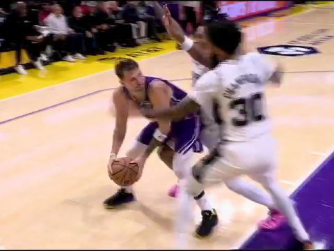 NBA常规赛：马刺vs湖人第2节英文原声回放