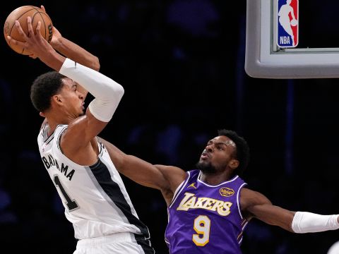 文班亚马vs湖人集锦 全场拿下19+8六犯离场无奈告负