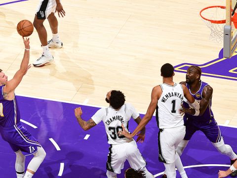 马刺116-118湖人 文班亚马19+8犯满离场东契奇独揽35+9+13