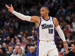 国王队拉塞尔·威斯布鲁克创下NBA后卫篮板纪录，前无古人