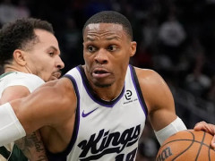 转型大前锋焕发第二春？威少三分球4投3中半场砍下13分4板5助