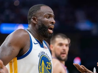 德雷蒙德·格林用独行侠的库珀·弗拉格给本·西蒙斯发出警告