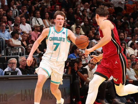 克努佩尔vs热火集锦 空砍30分8篮板3助攻难阻失利