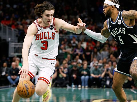 公牛vs雄鹿精华回放 字母哥41+15+9统治表现带队主场轻取公牛