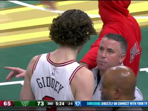 NBA杯小组赛东部C组：公牛vs雄鹿第3节中文解说回放