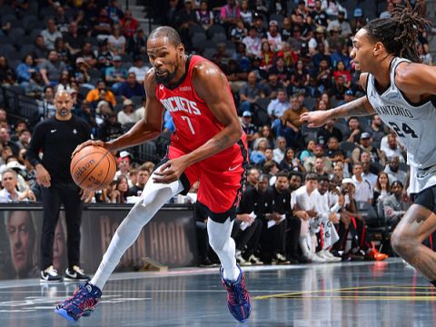 杜兰特vs马刺集锦 贡献24分双手滑翔暴扣技惊四座