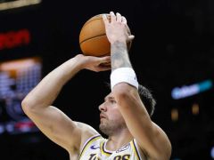 湖人终结5连胜：最多落后30分遭吊打 布朗尼9分赛季新高成唯一亮点