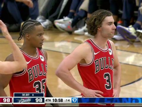 NBA常规赛：公牛vs骑士第4节中文解说回放