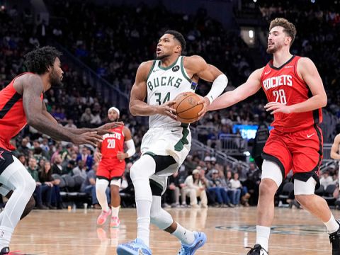 火箭122-115雄鹿 申京23+11+7送致命2+1字母哥空砍37+8