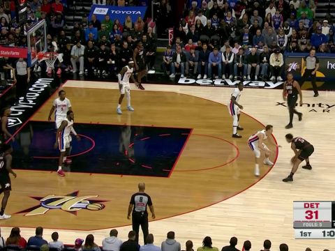 活塞111-108费城 马克西空砍33+7坎宁安26+11率队逆转取得六连胜