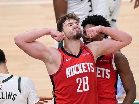 申京vs雄鹿集锦 贡献23+11+7致命2+1锁定胜局