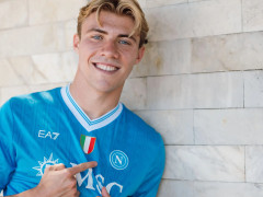 曼晚：由于曼联没在之前霍伊伦的租借合同中设置召回条款，因此曼联不能在冬窗召回球员