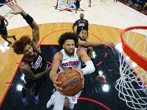 活塞111-108费城 马克西空砍33+7坎宁安26+11率队逆转取得六连胜