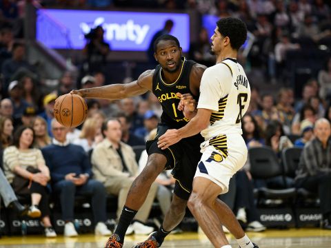 步行者83-114勇士 勇士6人上双主场31分大胜步行者