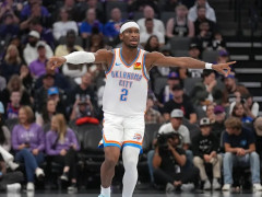 亚历山大新赛季出战11场比赛10场都砍下30+得分，联盟首位30+场次上双的球员