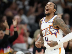 美记：杰伦格林的右腿筋伤势并非突发，随队前往中国参加季前赛时伤势进一步加重