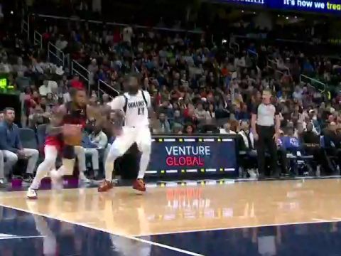 雄鹿vs独行侠英文原声全场回放