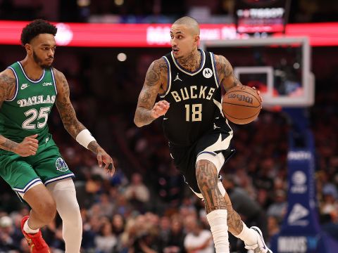 库兹马vs独行侠集锦 高效斩获25+5关键抢断左右胜负