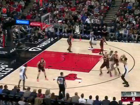 NBA常规赛：马刺vs公牛第1节英文原声回放