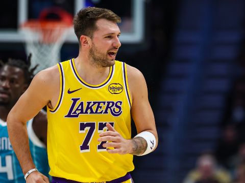 东契奇vs黄蜂集锦 狂轰38+6+7率队客场擒黄蜂