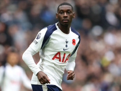 邮报：穆阿尼下颌骨折无须手术，球员需要佩戴护具