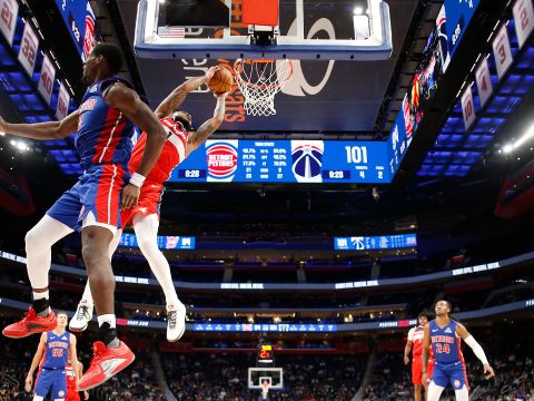 惠特莫尔vs活塞集锦 轰下20分奉献高难度隔扣名场面