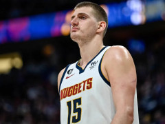 约基奇生涯第26次单场砍下至少35分15板5助，超越字母哥成为近50年达成次数最多的球员