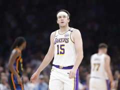 美记：湖人只有在能够交易得到字母哥或约基奇的情况下，才会考虑送走里夫斯