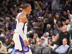 威少谈国王困境：球队必须作为一个整体共渡难关，保持专注、团结一心