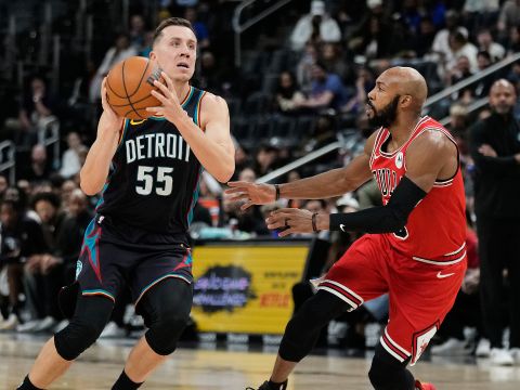 邓罗vs公牛集锦 全场拿下23分三分10中7弹无虚发射落公牛