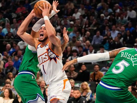 太阳123-114独行侠 布克26+9力压弗拉格16+6+6太阳客场取胜