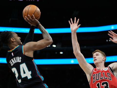 公牛113-124活塞 里德携手邓罗合砍51分帮助活塞拿到8连胜