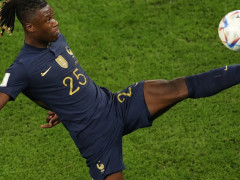 记者：卡马文加近期因伤病困扰退出国家队的集训，球员已经开始返回俱乐部