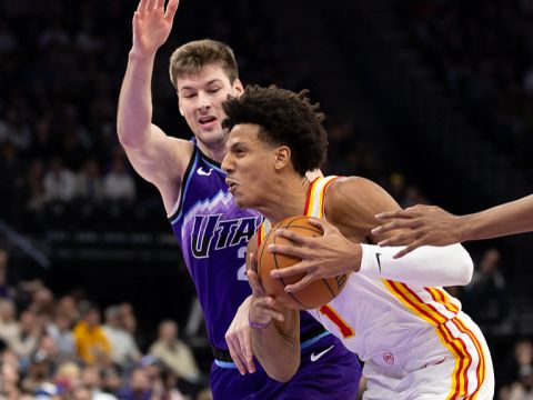 老鹰132-122爵士 马尔卡宁空砍40+7奥孔古携手约翰逊合砍63+29+16助队4连胜