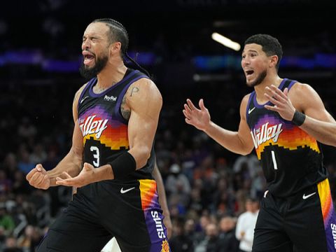 步行者98-133太阳 布克33+5+7狄龙32分豪取5连胜