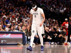 美记：戴维斯曾试图能提前重返赛场，但是医疗团队认为过早复出可能导致他遭遇跟腱撕裂