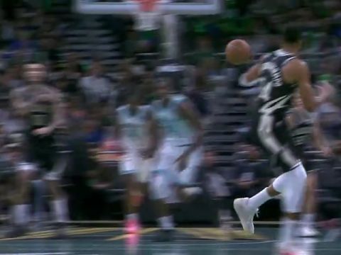 NBA杯小组赛东部C组：黄蜂vs雄鹿第3节中文解说回放