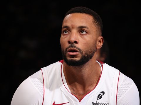 鲍威尔vs尼克斯集锦 疯狂飙进8记三分砍下38+5却杯水车薪