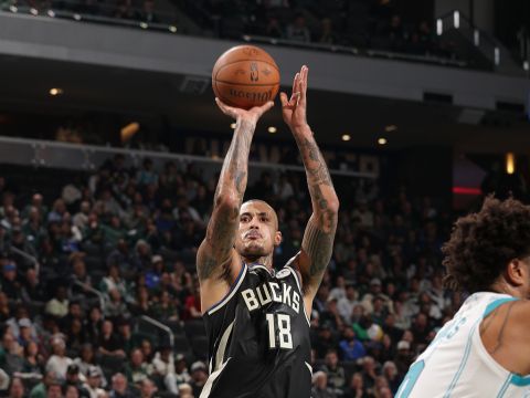 库兹马vs黄蜂集锦 拿下29+10+5全面找回攻防状态