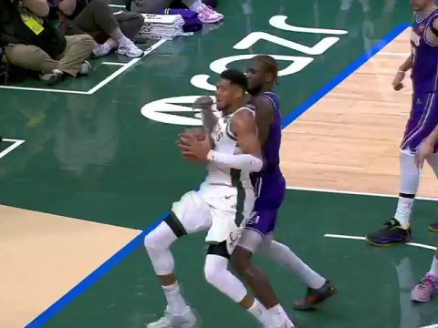 NBA常规赛：湖人vs雄鹿第3节中文解说回放