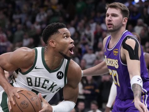 湖人119-95雄鹿 东契奇41分力压字母哥32分湖人背靠背取得两连胜