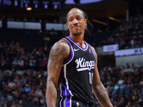 德罗赞vs马刺集锦 全场27+2+4无懈中投纵享丝滑