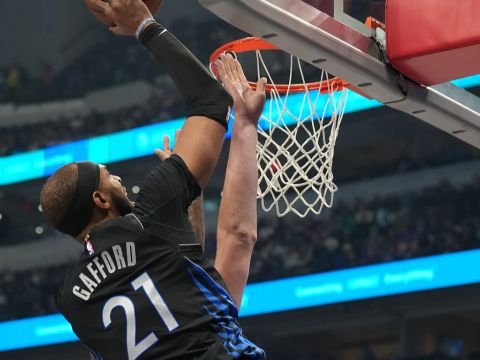 加福德vs开拓者集锦 全场拿下20+6禁区之中飞天遁地