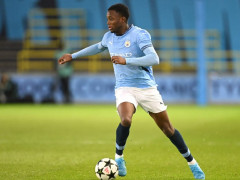德天空：曼城准备在冬窗将18岁桑加雷外租，他在U23发挥出色