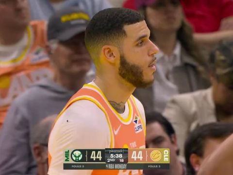 NBA常规赛：雄鹿vs骑士第2节英文原声回放